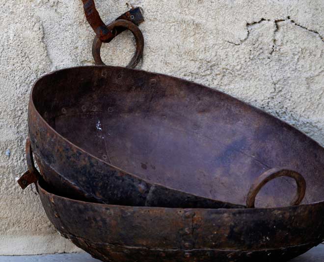 जंग लगी कड़ाही को साफ़ करे iron kadhai cleaning