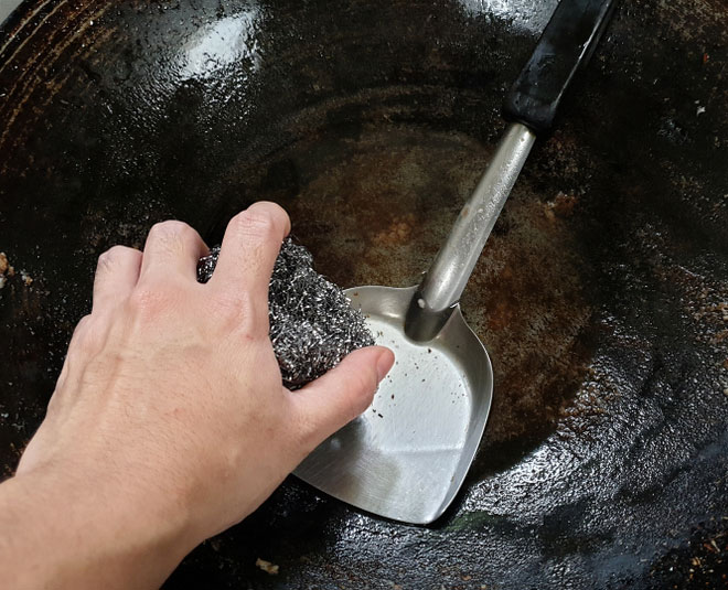iron wok cleaning
