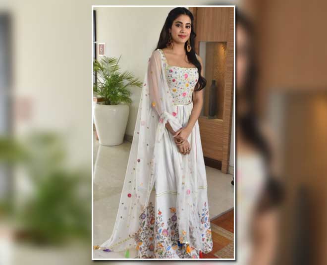 ELEGANT WHITE ANARKALI | Pakistani wedding outfits, Beautiful pakistani  dresses, Indian wedding outfits