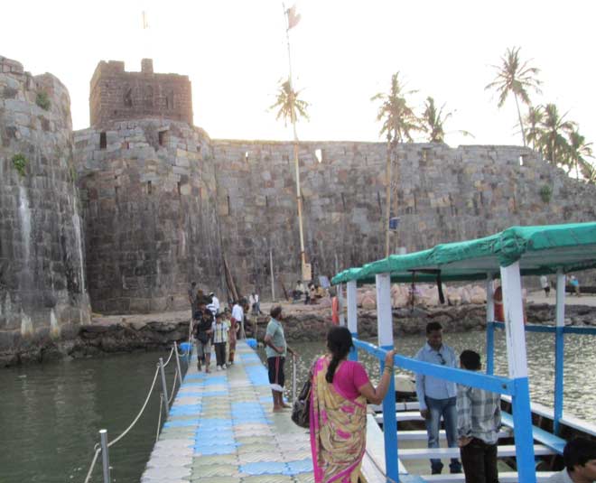 know sindhudurg fort history