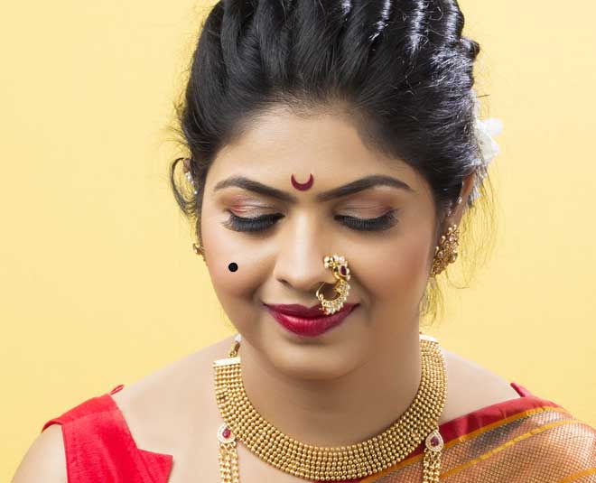 mole on right cheeks for wealth