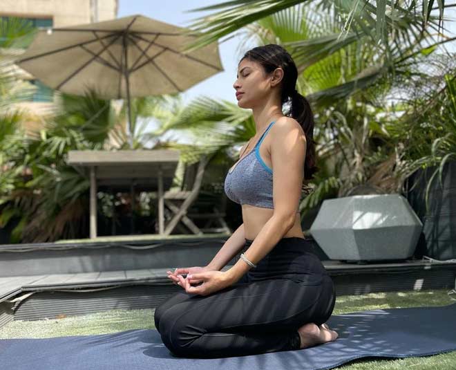 mouni roy yogasan