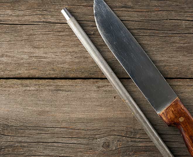 आलू जंग लगे चाकू को साफ़ करे rusted knife cleaning tips