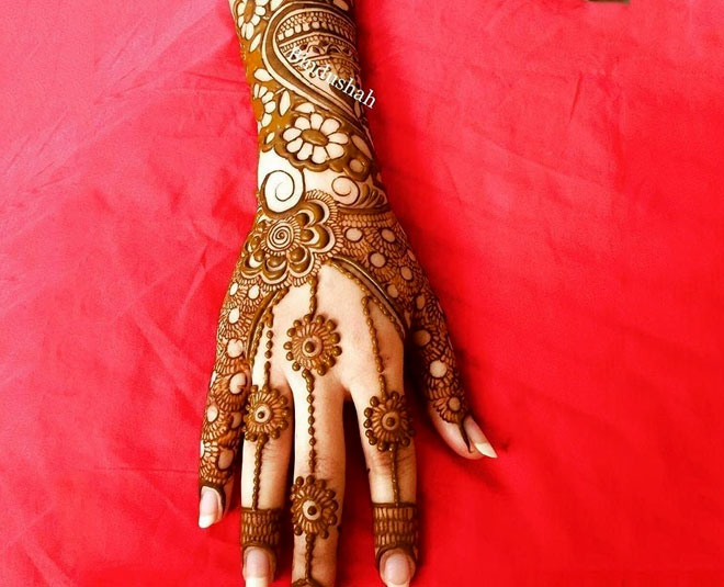 Beautiful mehendi designs to don your palms with this Haryali Teej - PICS