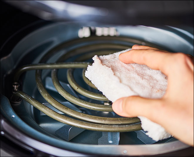 use microfiber cloth to clean air fryer