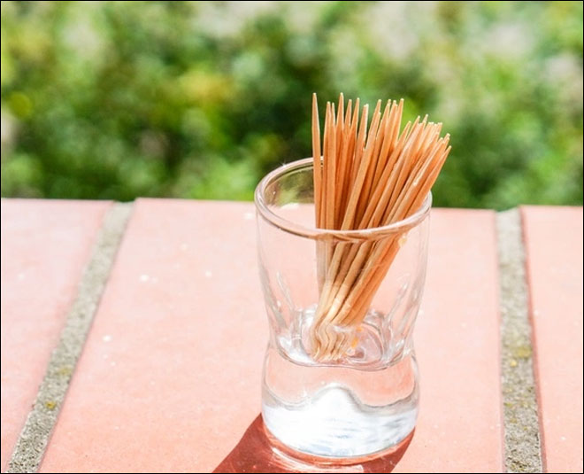 use toothpick for cleaning air fryer
