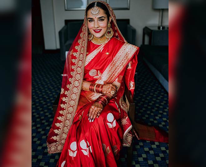 30 Real Brides Who Donned Red Bridal Saree For Their Wedding Day! |  Kıyafet, Hint modası, Biye