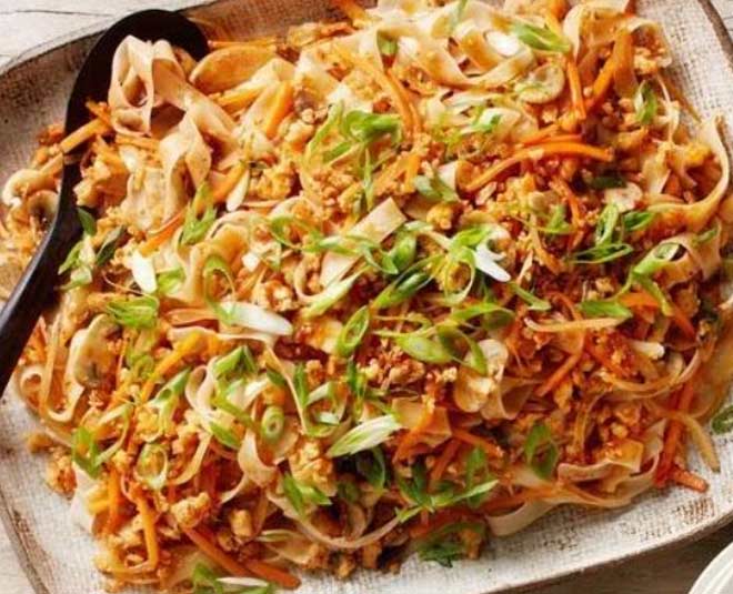 asian stir fried flat noodles