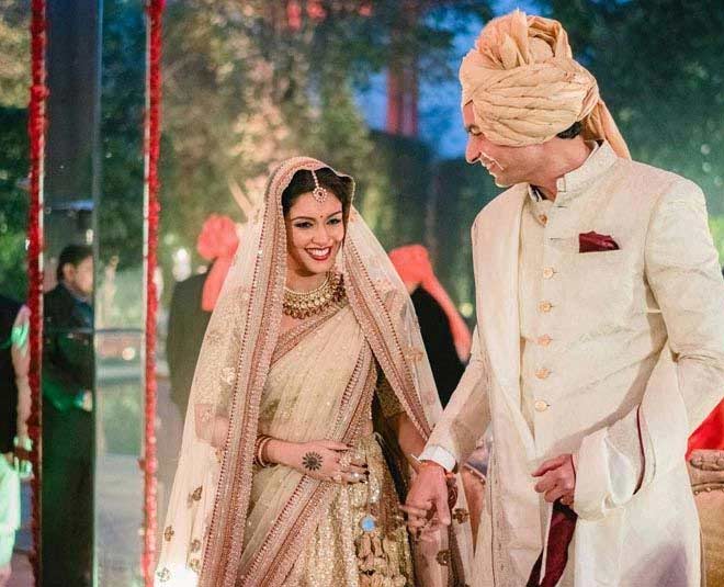असिन थोट्टूमकल- asin wedding lehenga price