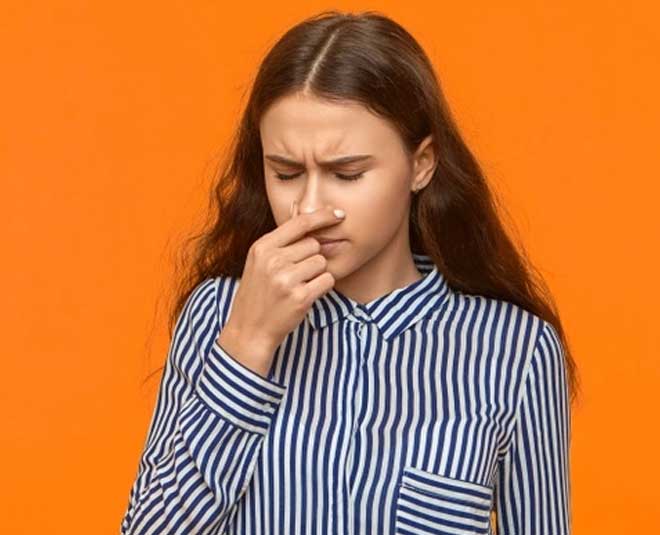 शरीर की दुर्गंध दूर भगाएं body odor with rubbing alcohol
