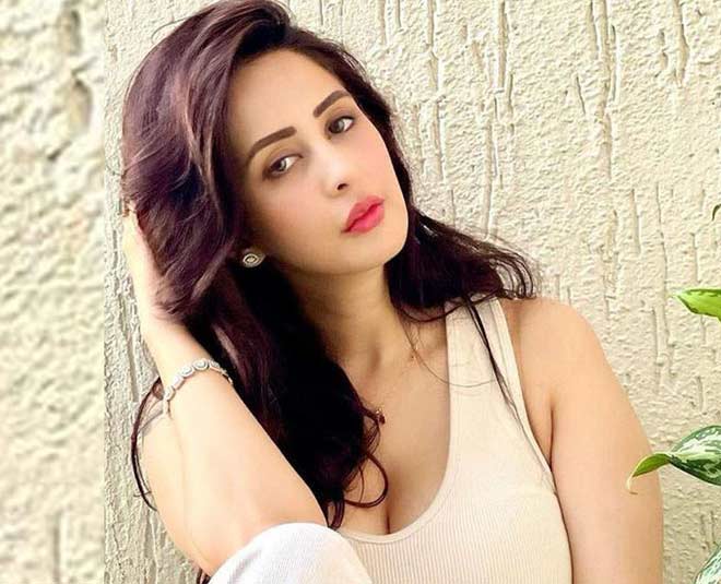 चाहत खन्ना chahat khanna and abuse