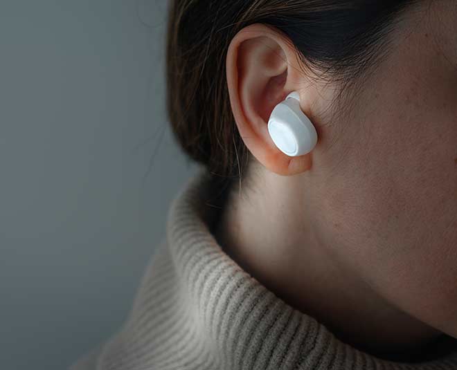 how to clean earbuds inside 