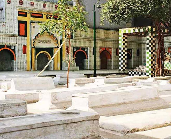 know about hijron ka khanqah