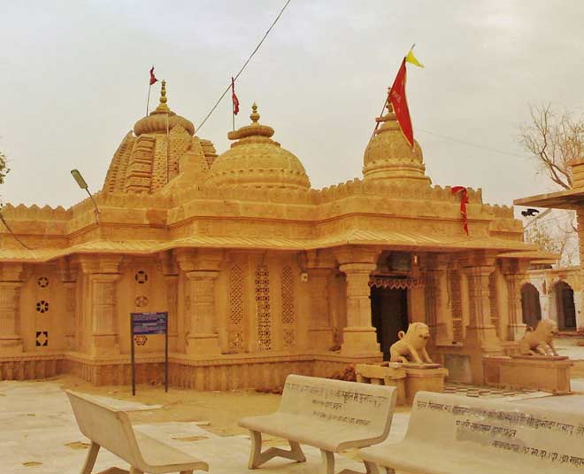 know some popular temples of pushkar in hindi