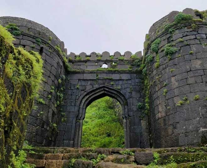 lohagad fort details in hindi