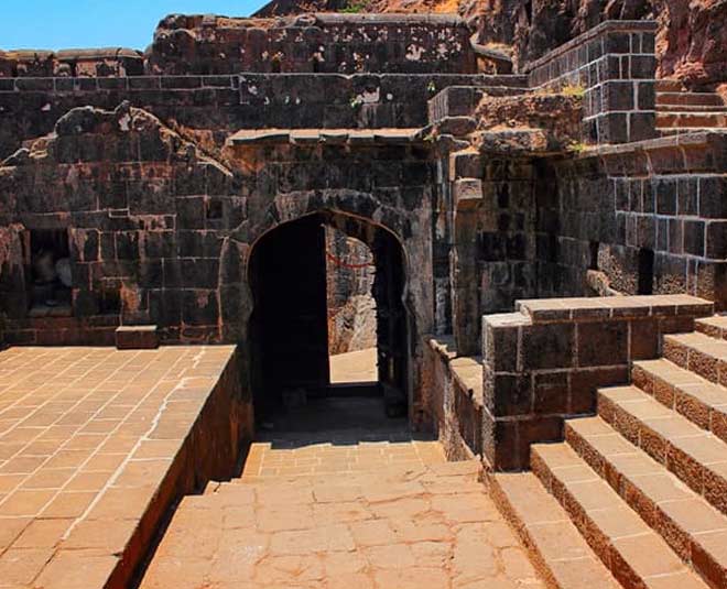 lohagad fort in hindi