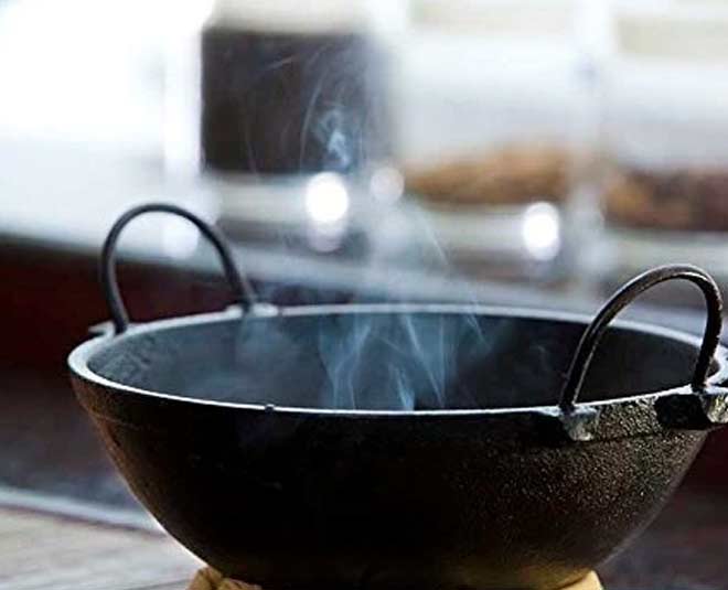 3 Useful Tips For Cleaning And Maintaining Iron Wok Aka Kadhai | 3 useful  tips for cleaning and maintaining iron wok aka kadhai | HerZindagi