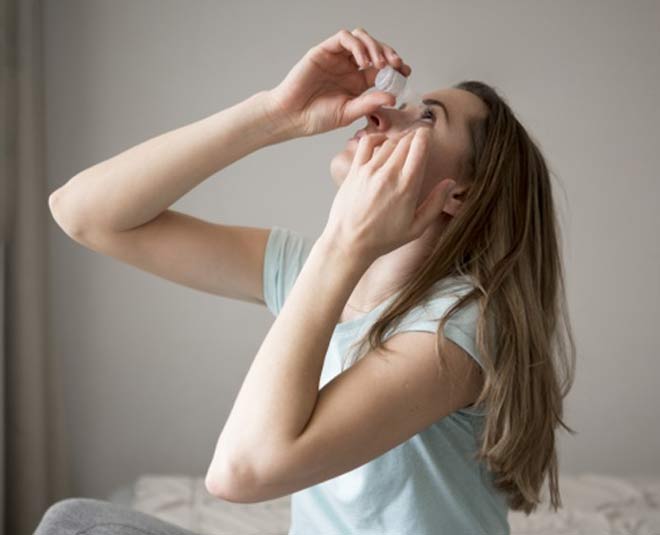eye drop apply