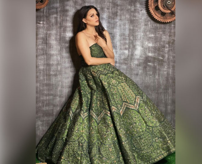himanshi khurana dress inside 