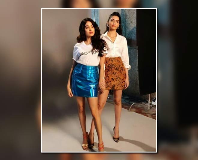 mini scirt look inside 