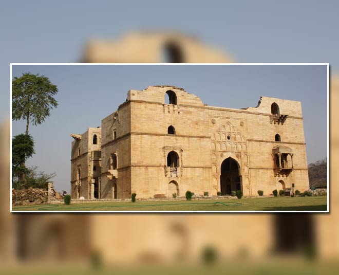 places to visit in chanderi koshal mahal inside 