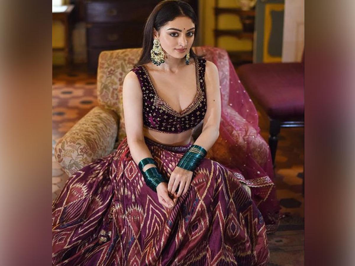 Traditional Dresses Inspired By Sandeepa Dhar In Hindi