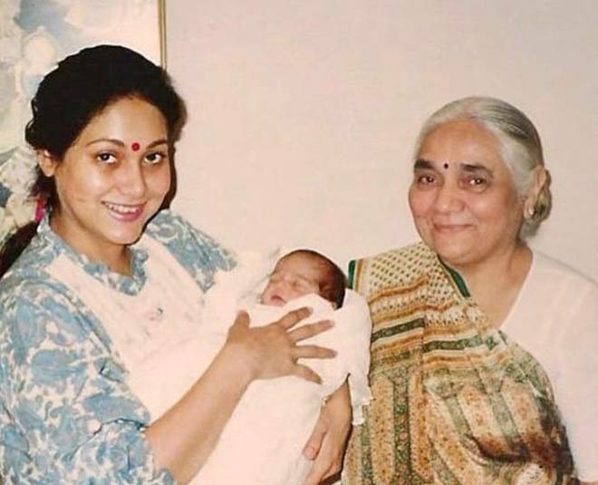 मां के साथ टीना अंबानी tina ambani mother