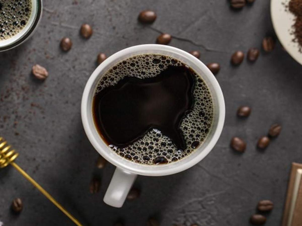 तेजी से वजन कम करने के लिए कॉफी में इन खास चीजों को मिलाएं