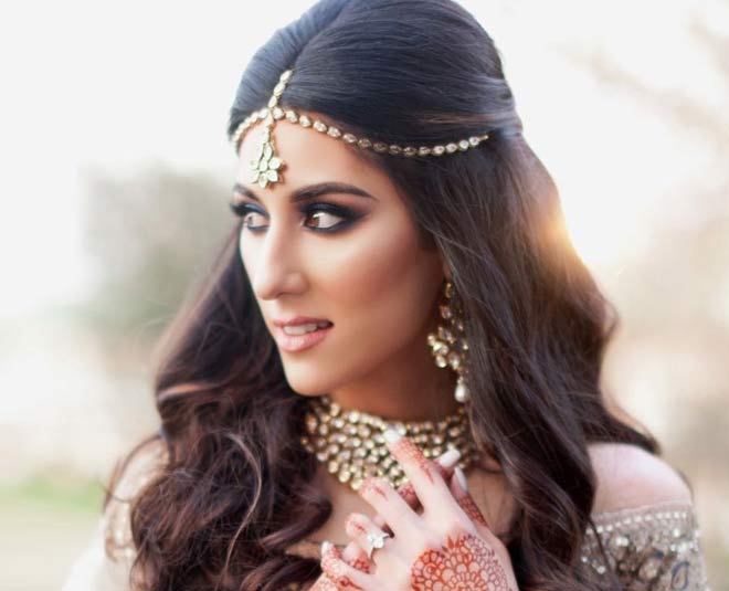 How To Choose The Right Hair Accessory For Your Face - Maangtika, Mathapatti  and Jhoomar - Finding Your Bridal Jewellery Match ! - Witty Vows | Bridal  jewellery indian, Bridal jewelry sets brides, Bridal jewellery inspiration