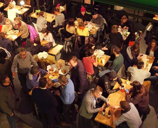 crowded restaurants