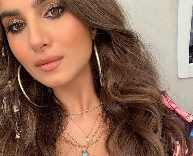 tara sutaria earrings inside 