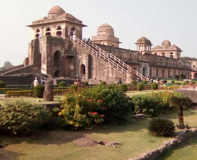 valentine day travel places in madhya pradesh mandu inside 