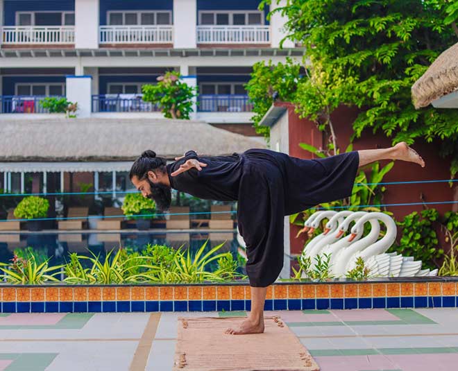 veerbhadrasana inside 