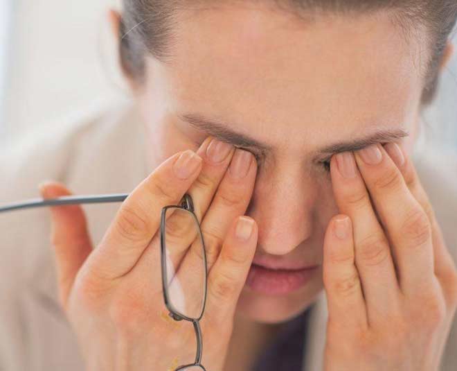 is-your-eye-twitching-constantly-here-are-the-causes-and-treatments-herzindagi