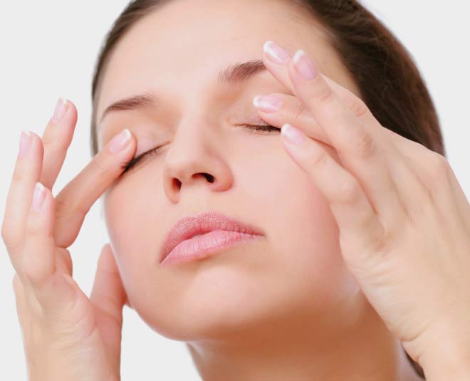 eye puffiness massage