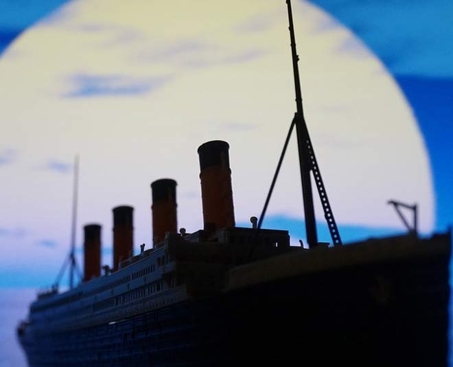 floating ship painting