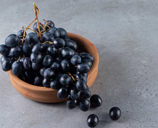health benefits of black grapes for eyes
