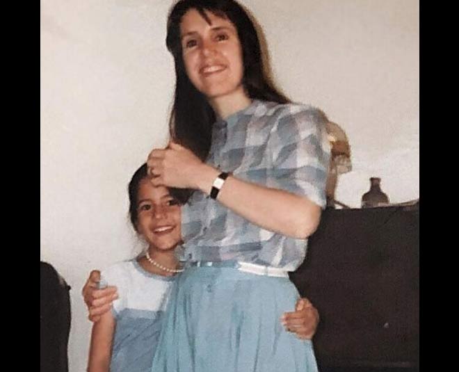 मां के साथ कैटरीना की बचपन की तस्वीर katrina kaif family childhood unseen pictures