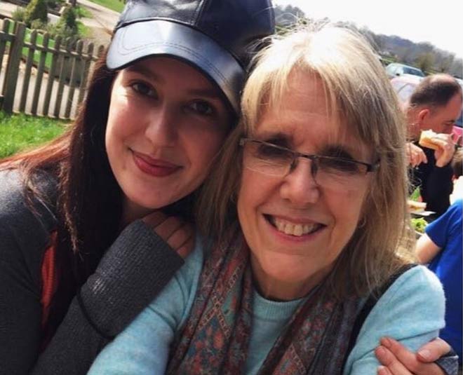 मां की तरह खूबसूरत हैं कैटरीना katrina kaif family mother unseen pictures
