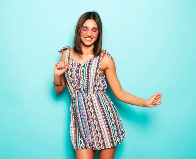 know how you can reuse old skirt in different ways inside 