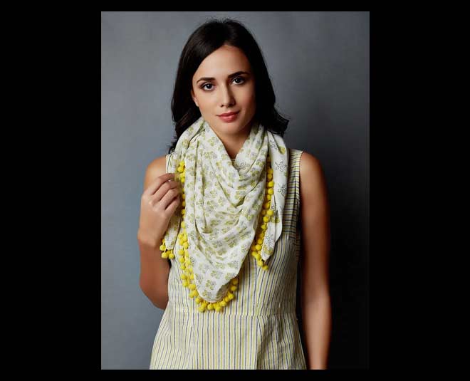 know how you can reuse old skirt in different ways inside  ()