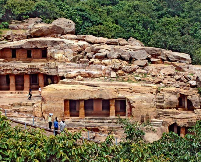 know udayagiri and khandagiri caves in odisha