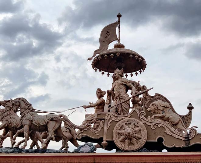 mahabharat painting in bedroom