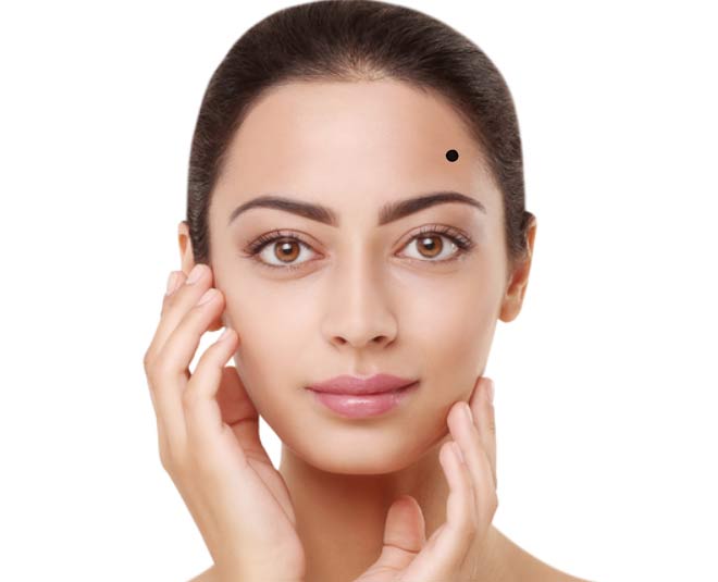moles  on  forehead samudra shastra