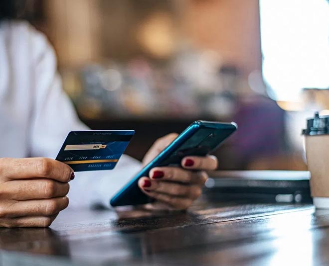 नया क्रेडिट या डेबिट कार्ड लेने से पहले जानें ये बातें- money card
