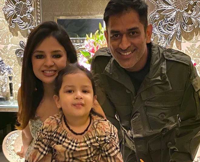 अपने परिवार के साथ ऐसे वक्त बिताते हैं धोनी ms dhoni children