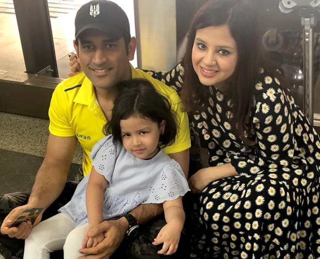 बेटी जीवा का काम मिल कर करते हैं धोनी और साक्षी ms dhoni family
