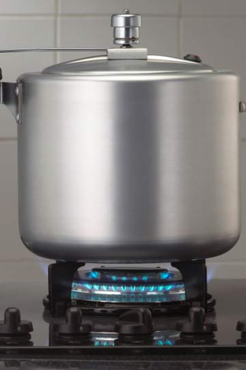 Cleaning 2025 pressure cooker