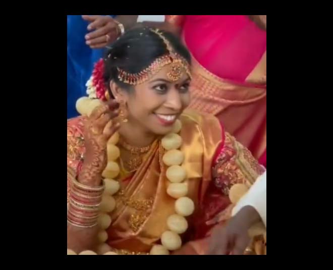 viral video of bride wearing golgappa bracelet