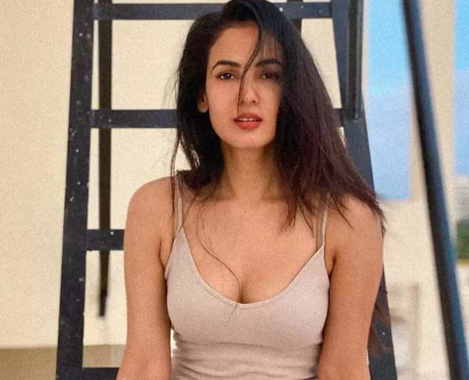 सोनल चौहान- . sonal chuhan